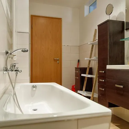 Blue Chili 20 - Zentral In Der Wlan Bis 4 Pers Appartement Maagdenburg